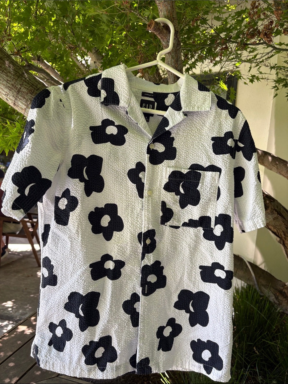 GAP Men’s White Short-Sleeve Button-Down Shirt with Dark Navy Floral Print